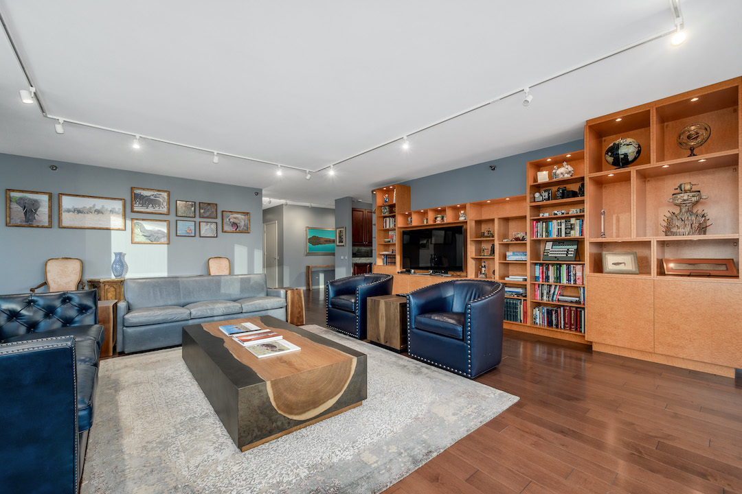 501 N Clinton Street 903