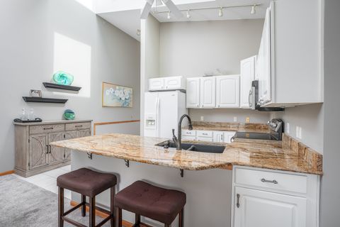Tiny photo for 2958 Holiday Court #9, Bettendorf, IA 52722 (MLS # 12633235)