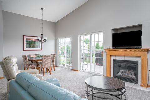 Tiny photo for 2958 Holiday Court #9, Bettendorf, IA 52722 (MLS # 12633235)