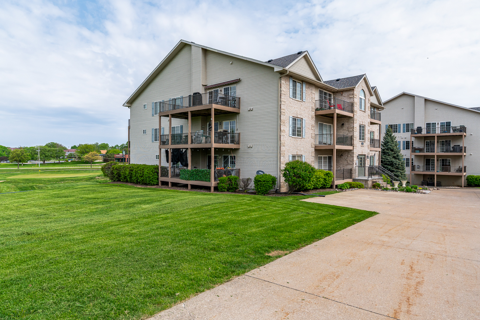 2958 Holiday Court 9