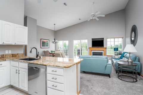 Tiny photo for 2958 Holiday Court #9, Bettendorf, IA 52722 (MLS # 12633235)