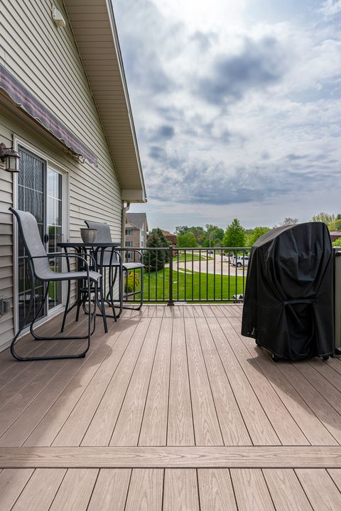 Tiny photo for 2958 Holiday Court #9, Bettendorf, IA 52722 (MLS # 12633235)