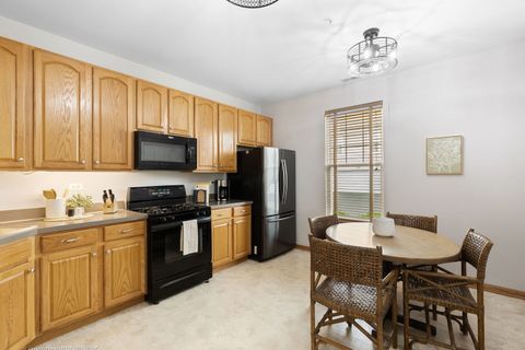 Tiny photo for 77 Johnson Court, North Aurora, IL 60542 (MLS # 12626029)
