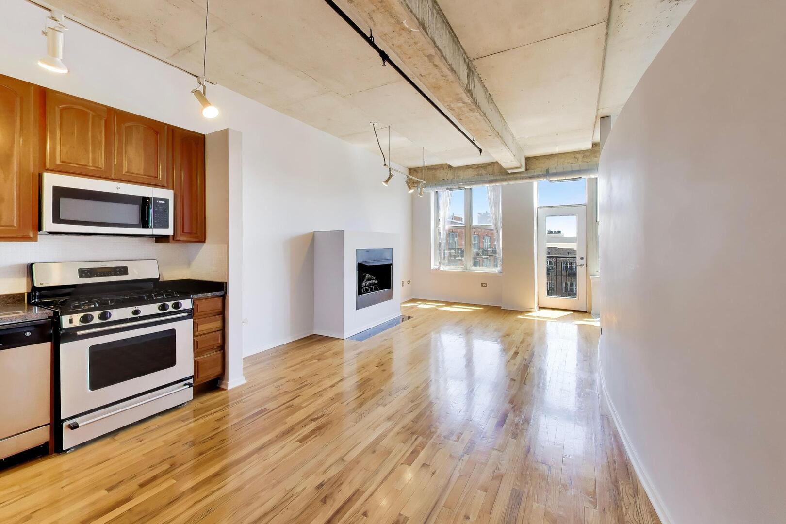 6 S LAFLIN Street 923
