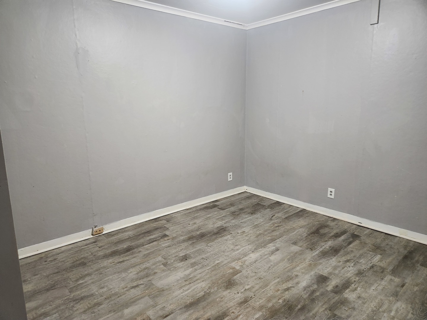 8 E Railroad Street 9