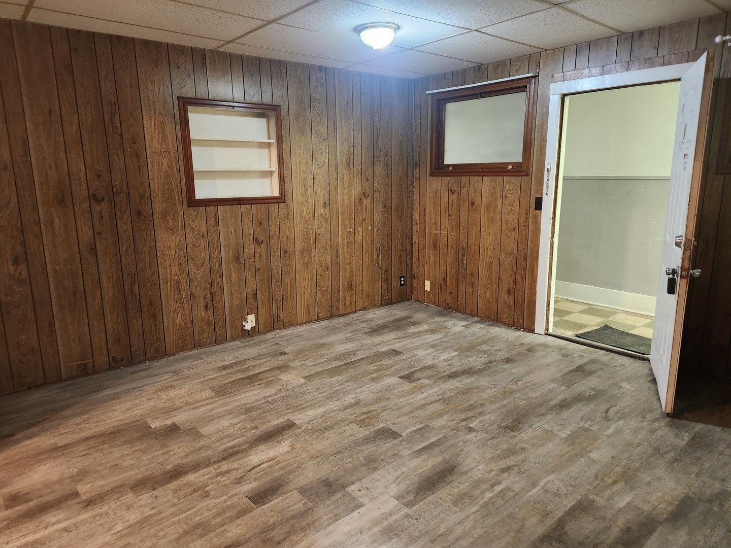 8 E Railroad Street 9