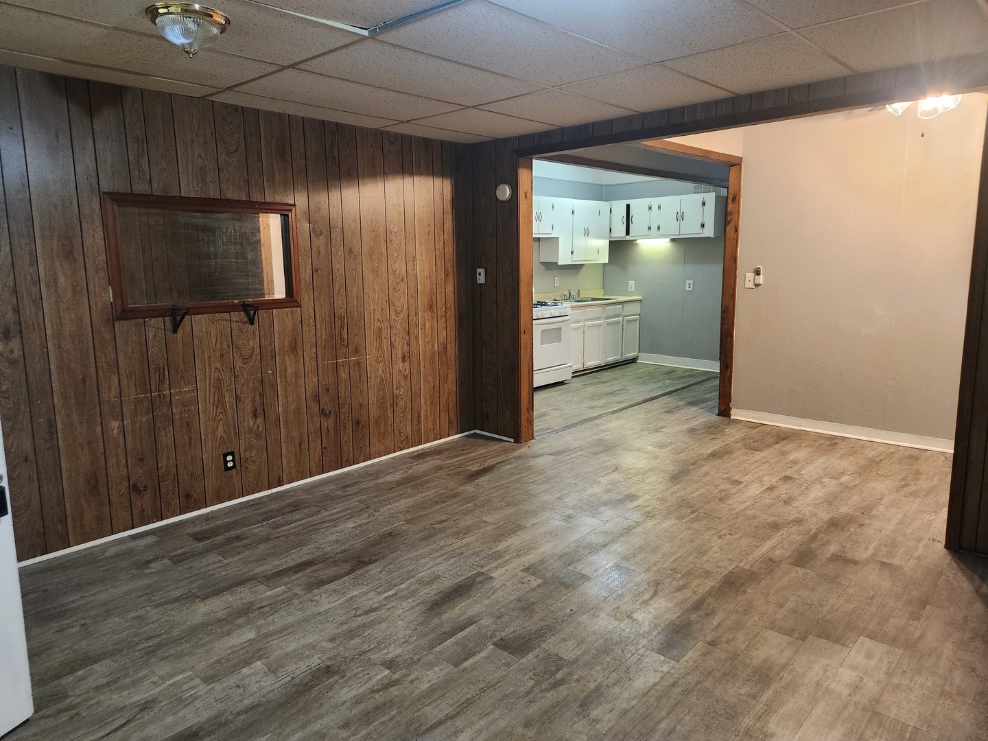 8 E Railroad Street 9
