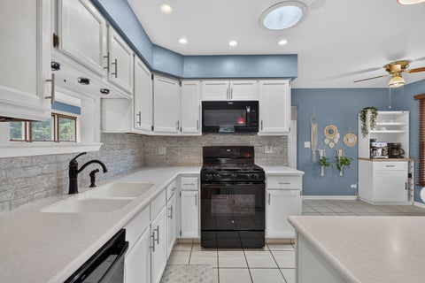Tiny photo for 650 Wainsford Drive, Hoffman Estates, IL 60169 (MLS # 12767425)