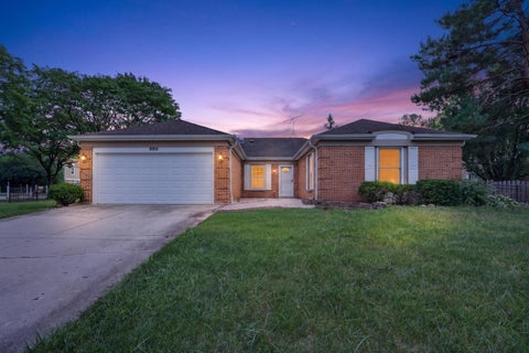 Photo of 650 Wainsford Drive, Hoffman Estates, IL 60169 (MLS # 12767425)