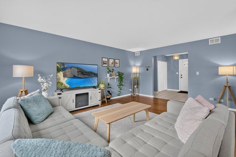 Tiny photo for 650 Wainsford Drive, Hoffman Estates, IL 60169 (MLS # 12767425)