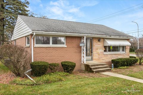 Photo of 1103 Hiawatha Drive, Elgin, IL 60120 (MLS # 12522225)