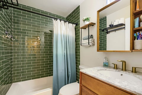 Tiny photo for 1410 W Sherwin Avenue #B, Chicago, IL 60626 (MLS # 12775313)