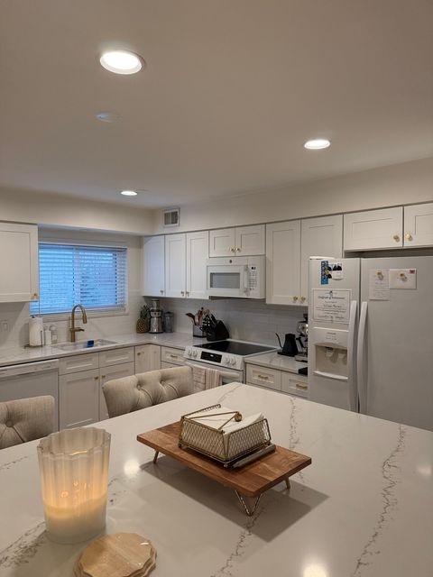 Tiny photo for 9456 Bay Colony Drive #2N, Des Plaines, IL 60016 (MLS # 12593248)