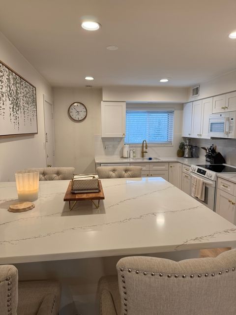 Tiny photo for 9456 Bay Colony Drive #2N, Des Plaines, IL 60016 (MLS # 12593248)