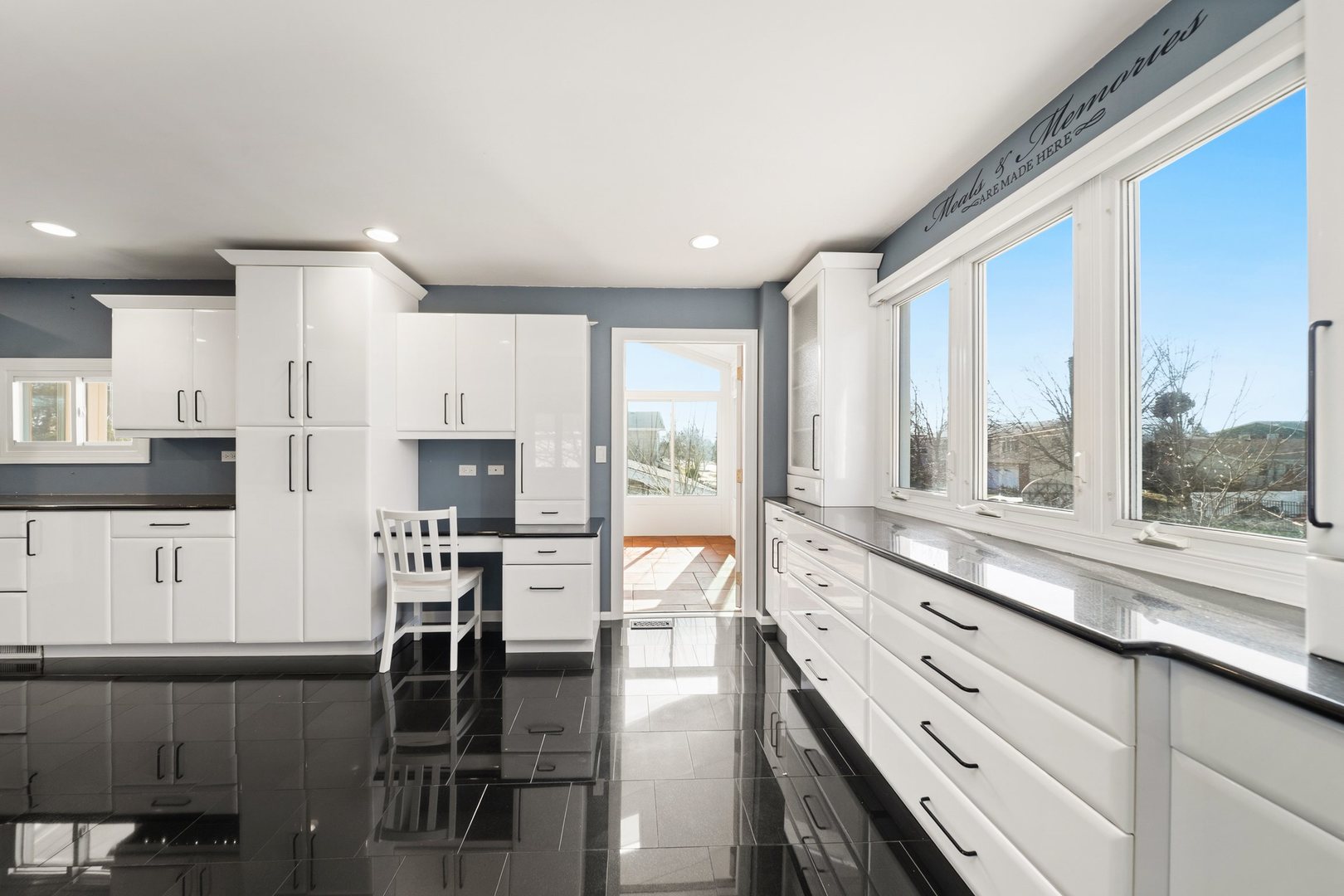 1101 S LAVERGNE Drive