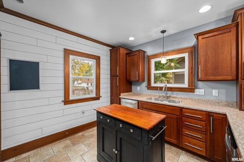 Tiny photo for 344 W GARFIELD Street, Davenport, IA 52803 (MLS # QC4268745)