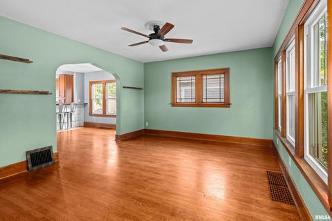 Tiny photo for 344 W GARFIELD Street, Davenport, IA 52803 (MLS # QC4268745)