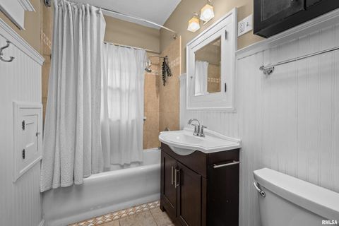 Tiny photo for 344 W GARFIELD Street, Davenport, IA 52803 (MLS # QC4268745)