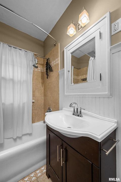 Tiny photo for 344 W GARFIELD Street, Davenport, IA 52803 (MLS # QC4268745)