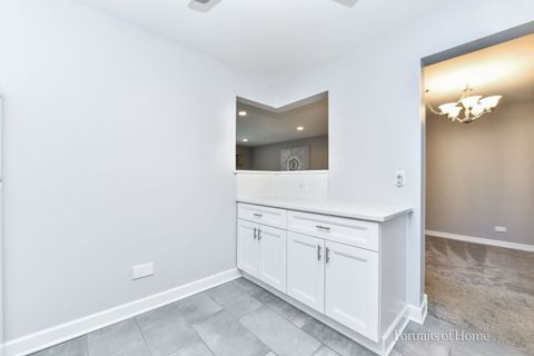 Tiny photo for 6630 S Brainard Avenue #203, Countryside, IL 60525 (MLS # 12465548)