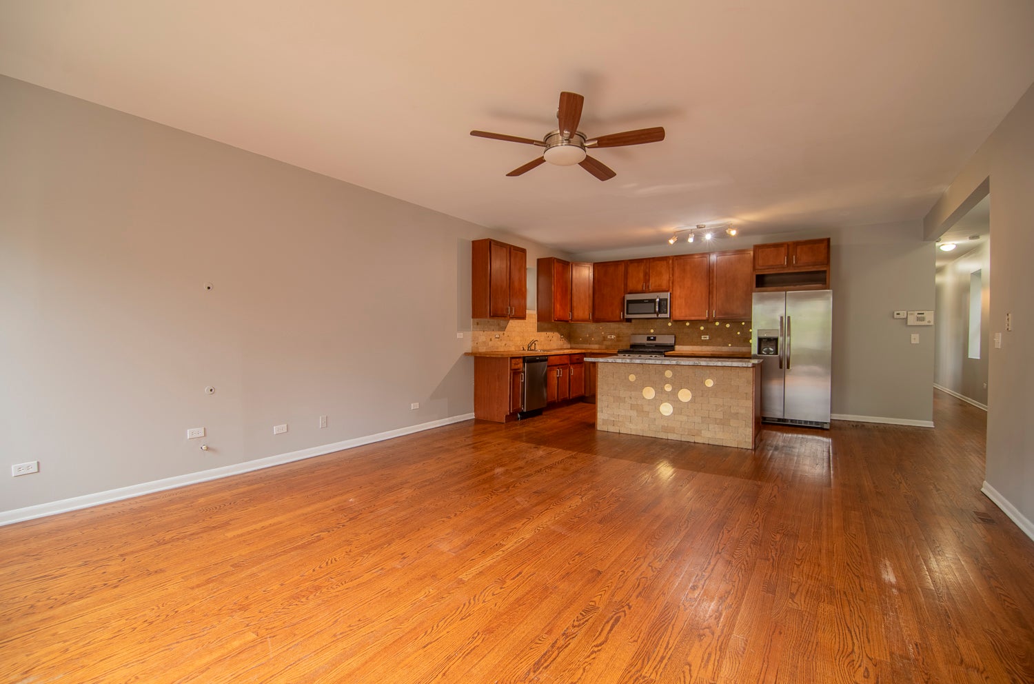 2328 W Washington Boulevard 1