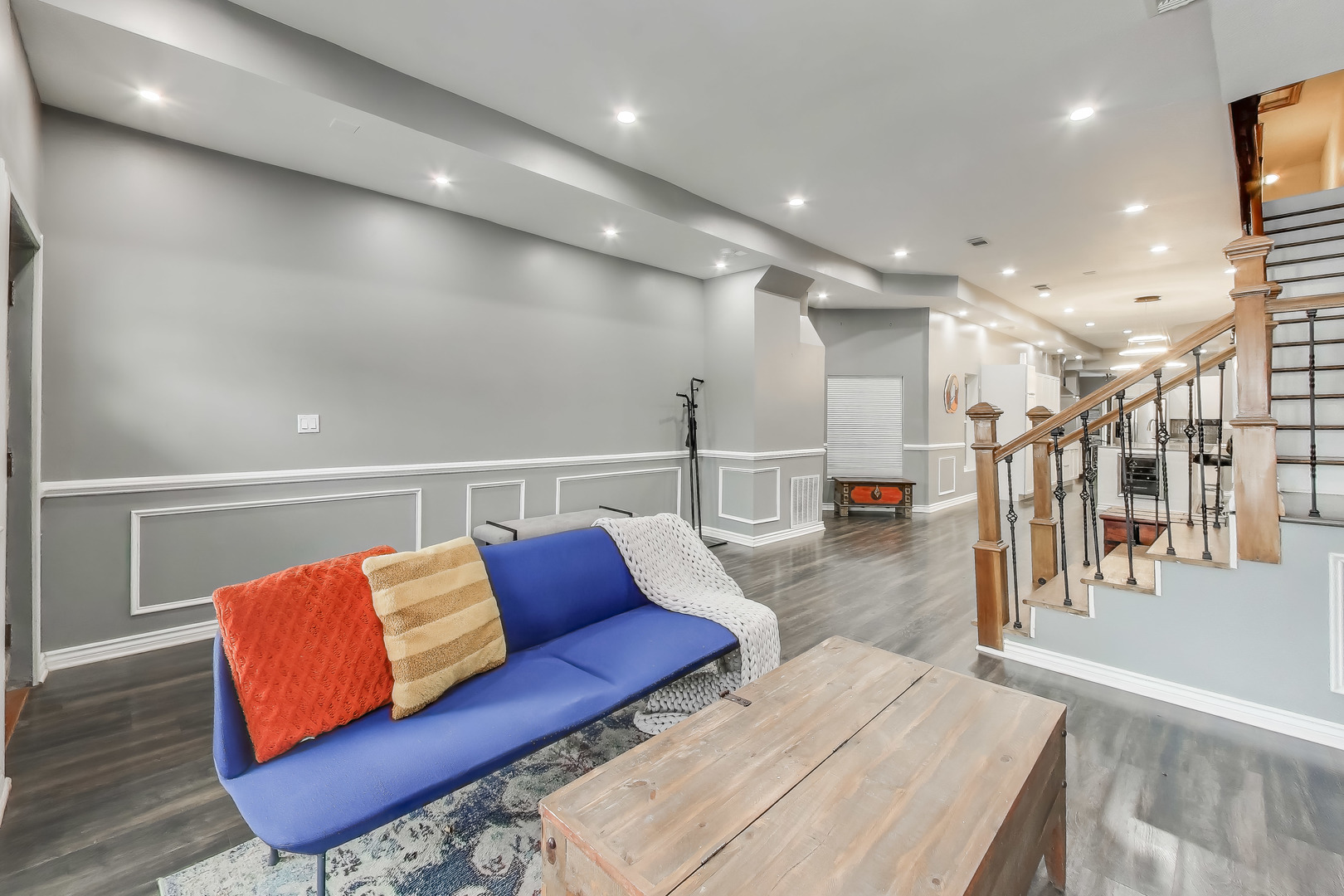 4049 S Indiana Avenue