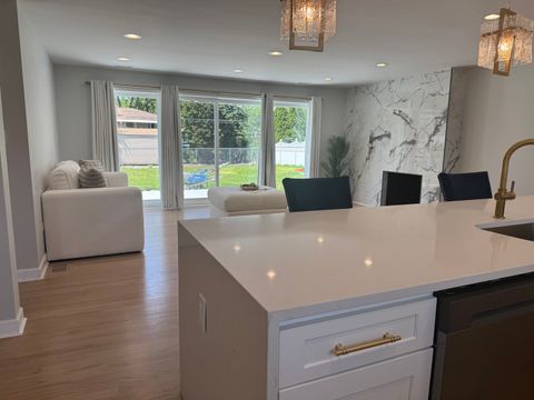 Tiny photo for 860 S 10th Avenue, La Grange, IL 60525 (MLS # 12624782)