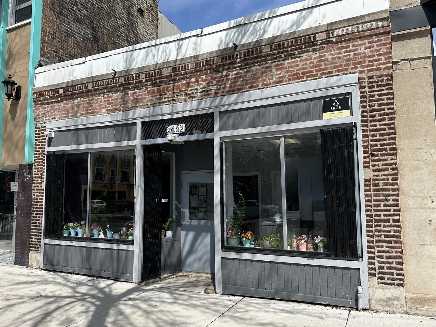 2452 W Division Street