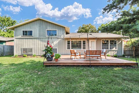 Tiny photo for 705 E Mchenry Street, Urbana, IL 61801 (MLS # 12707083)