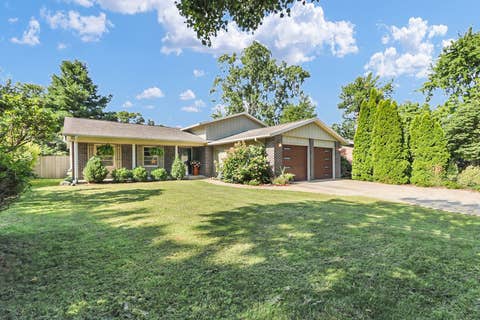 Tiny photo for 705 E Mchenry Street, Urbana, IL 61801 (MLS # 12707083)