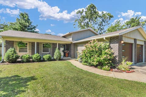 Tiny photo for 705 E Mchenry Street, Urbana, IL 61801 (MLS # 12707083)