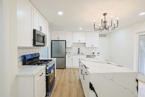 Tiny photo for 7784 Huntington Circle S, Hanover Park, IL 60133 (MLS # 12546368)