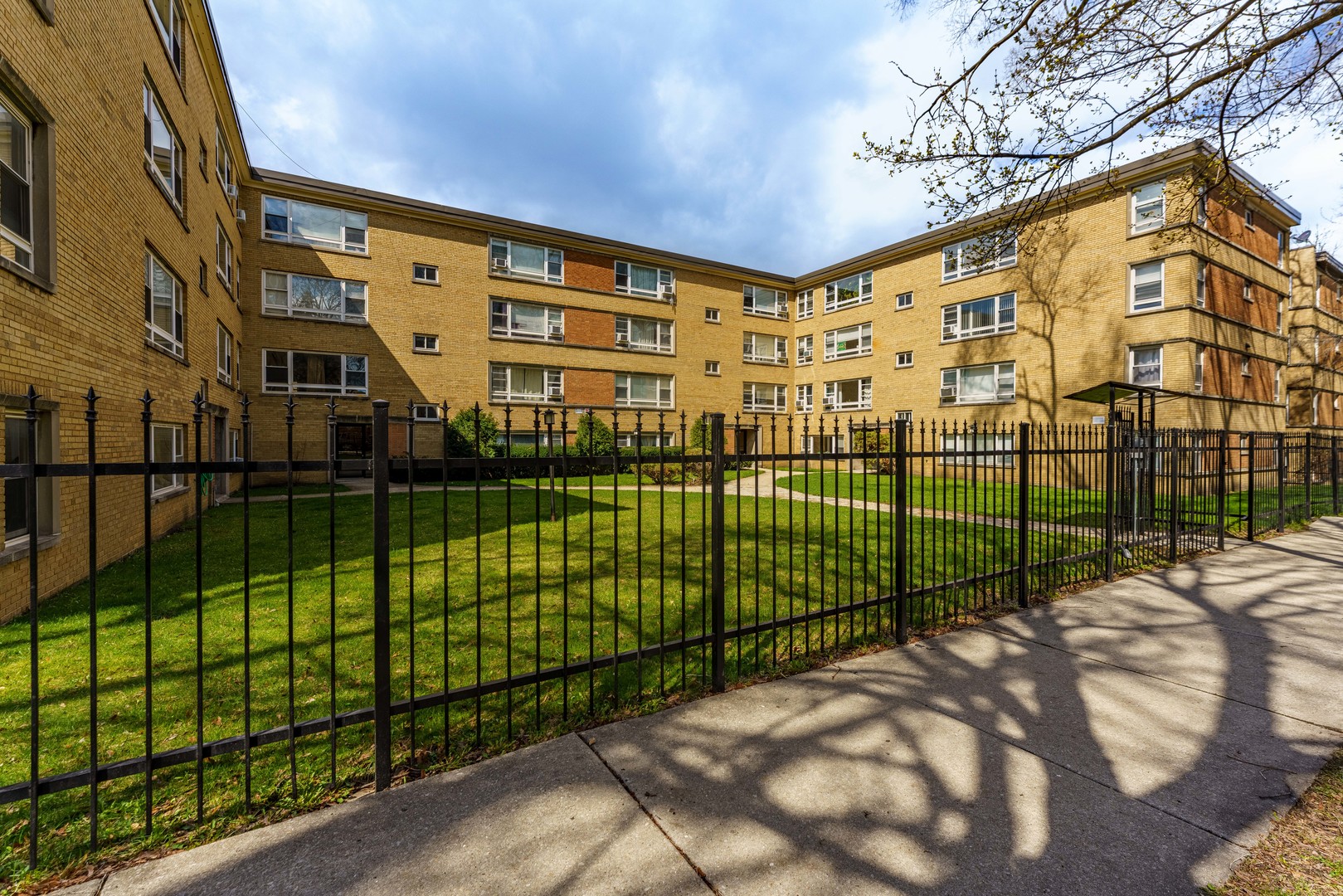 6100 N Damen Avenue 2A