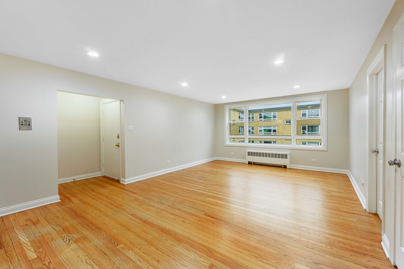 6100 N Damen Avenue 2A