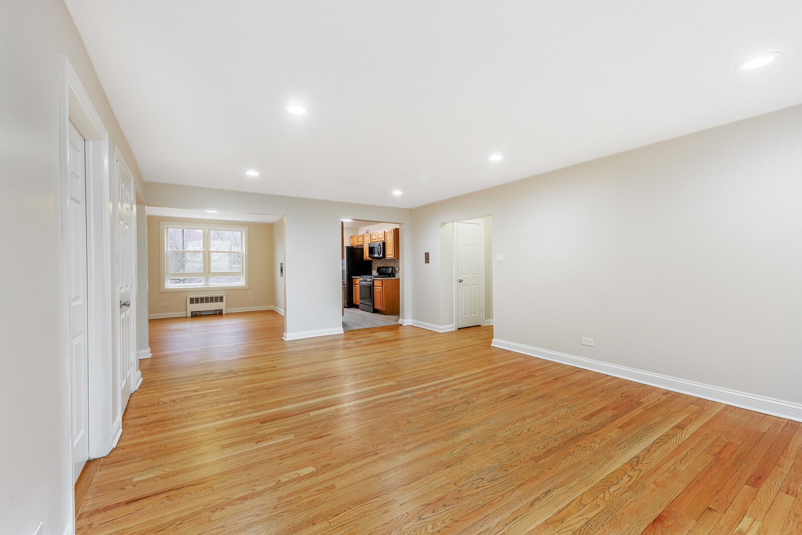 6100 N Damen Avenue 2A