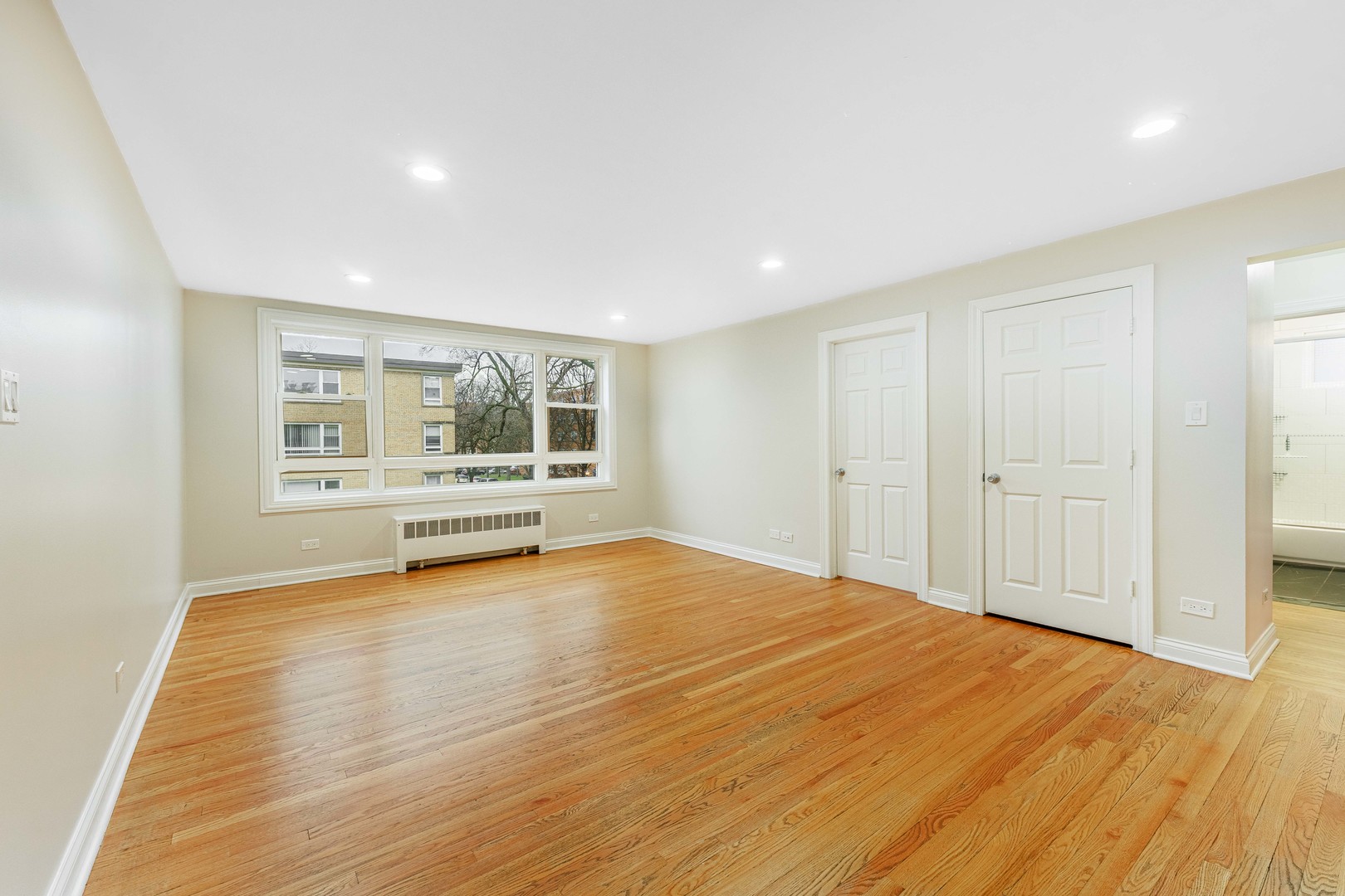 6100 N Damen Avenue 2A