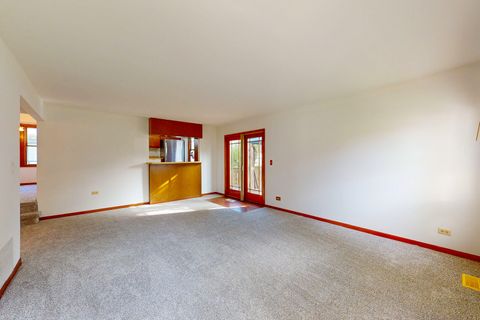 Tiny photo for 409 New York Lane, Elk Grove Village, IL 60007 (MLS # 12488655)