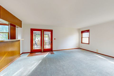 Tiny photo for 409 New York Lane, Elk Grove Village, IL 60007 (MLS # 12488655)