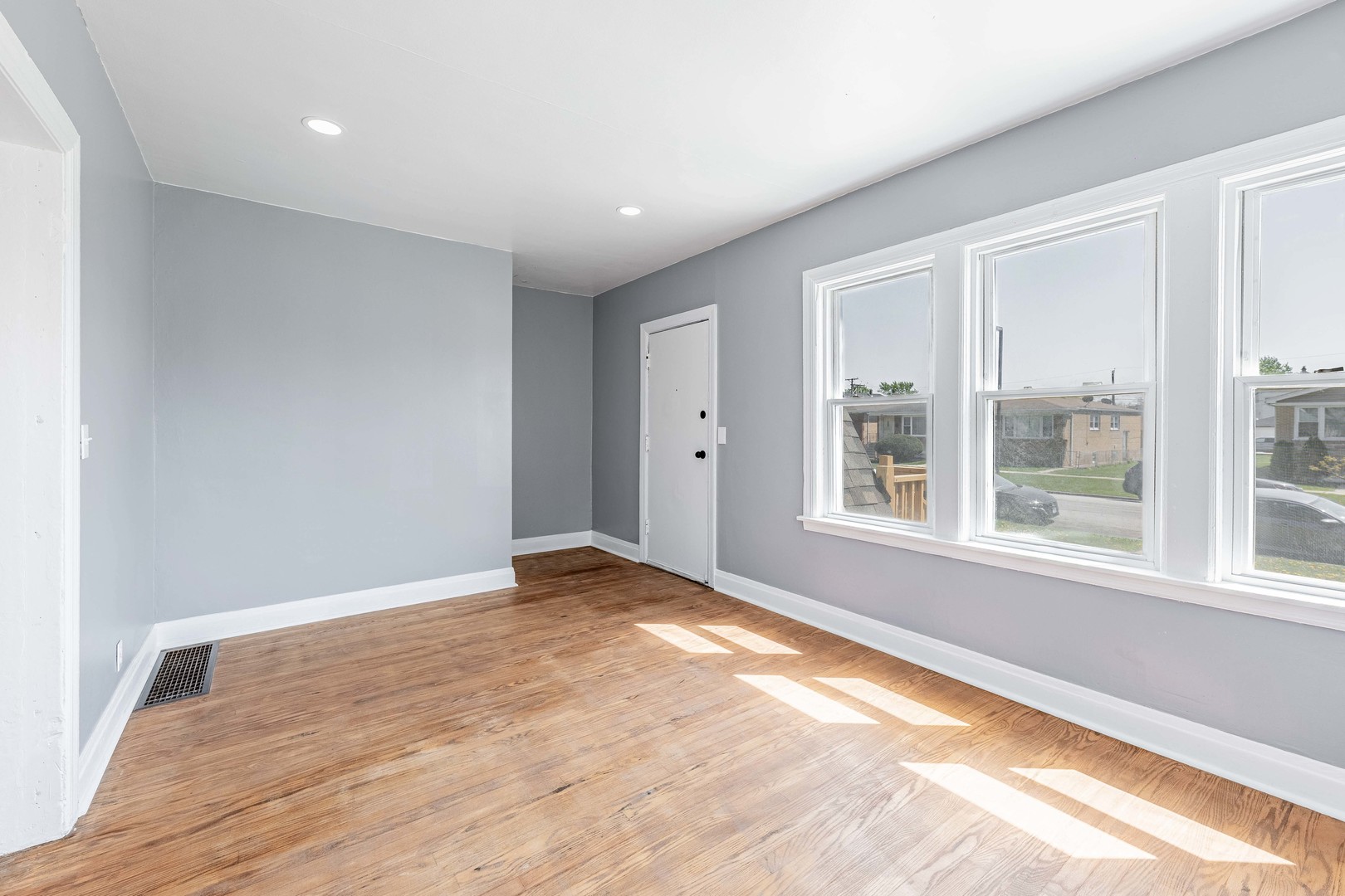 7614 W 63rd Place