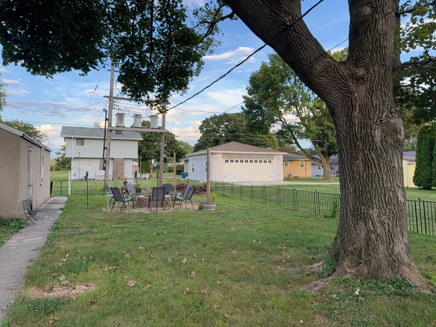 223 N Peru Avenue