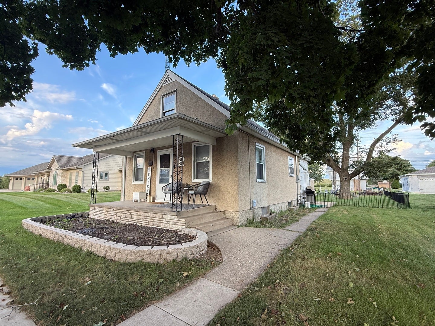 223 N Peru Avenue