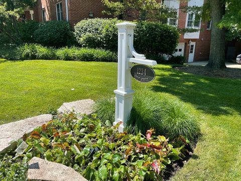 Tiny photo for 1234 Depot Street #105, Glenview, IL 60025 (MLS # 12598171)