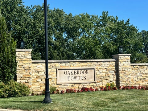 Tiny photo for 20 N Tower Road #10M, Oak Brook, IL 60523 (MLS # 12776158)