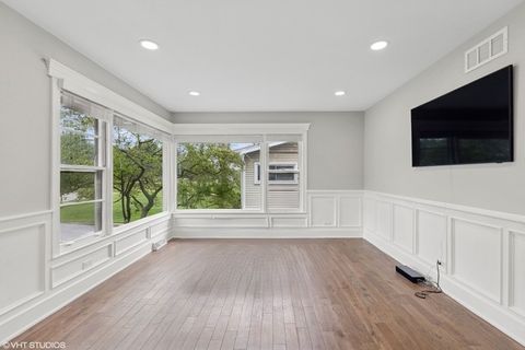 Tiny photo for 932 60th Place, Downers Grove, IL 60516 (MLS # 12507092)