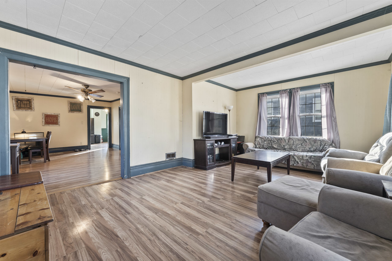 109 E Cherokee Avenue