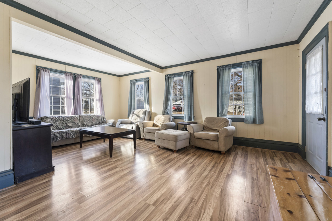 109 E Cherokee Avenue