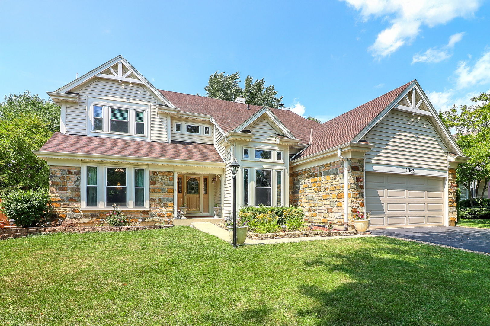 1362 Nightingale Lane