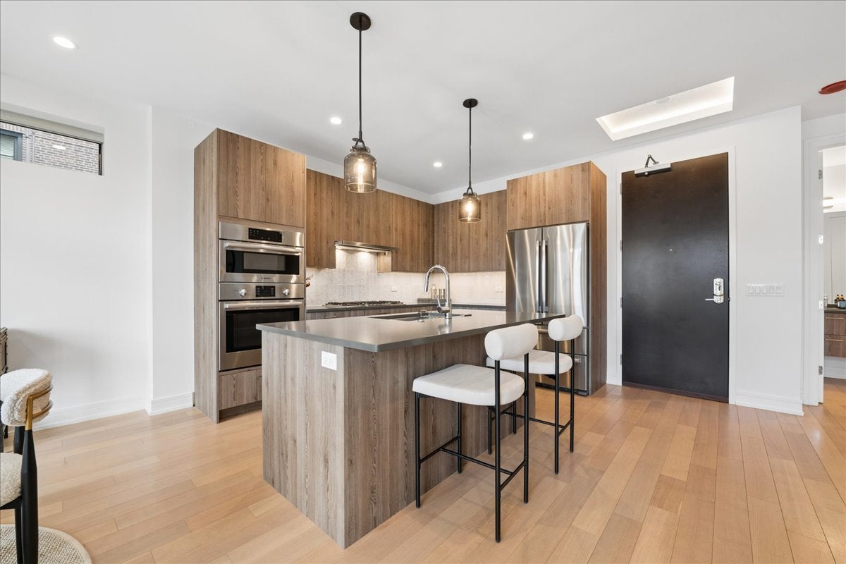 434 W Melrose Street 502
