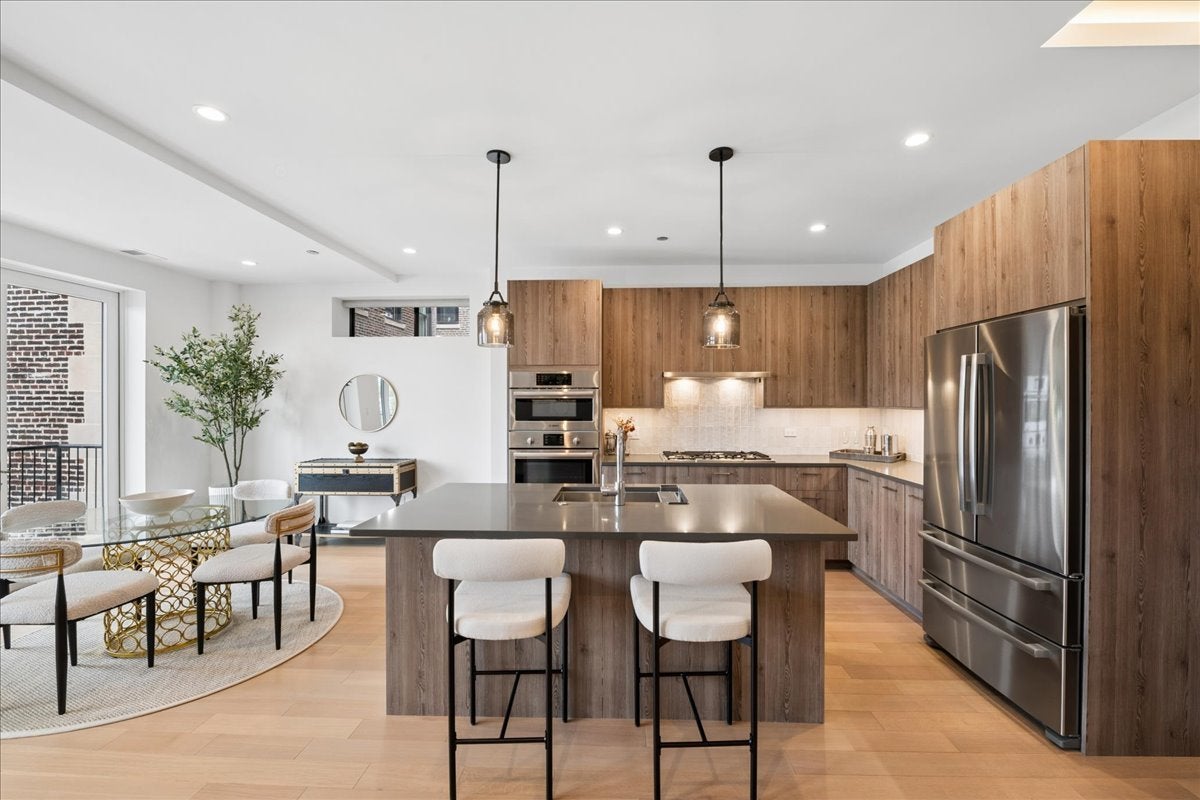 434 W Melrose Street 502