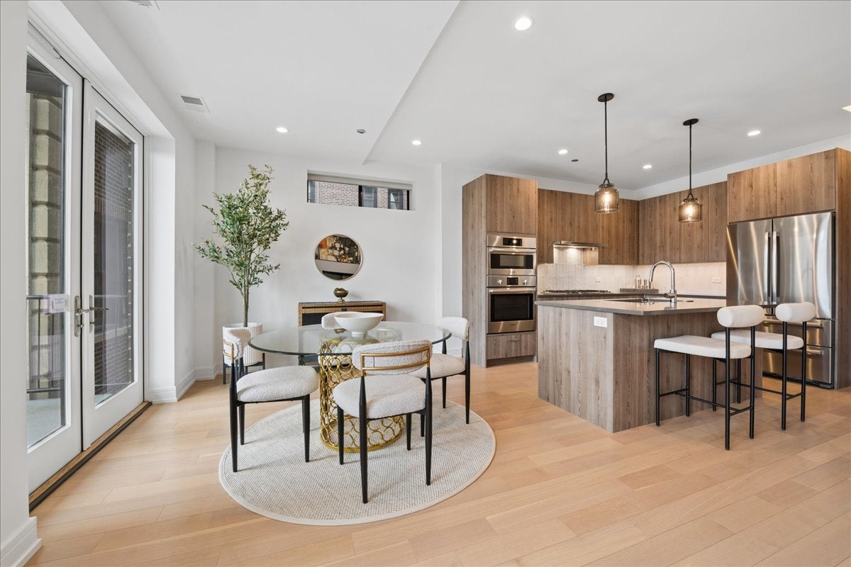 434 W Melrose Street 502